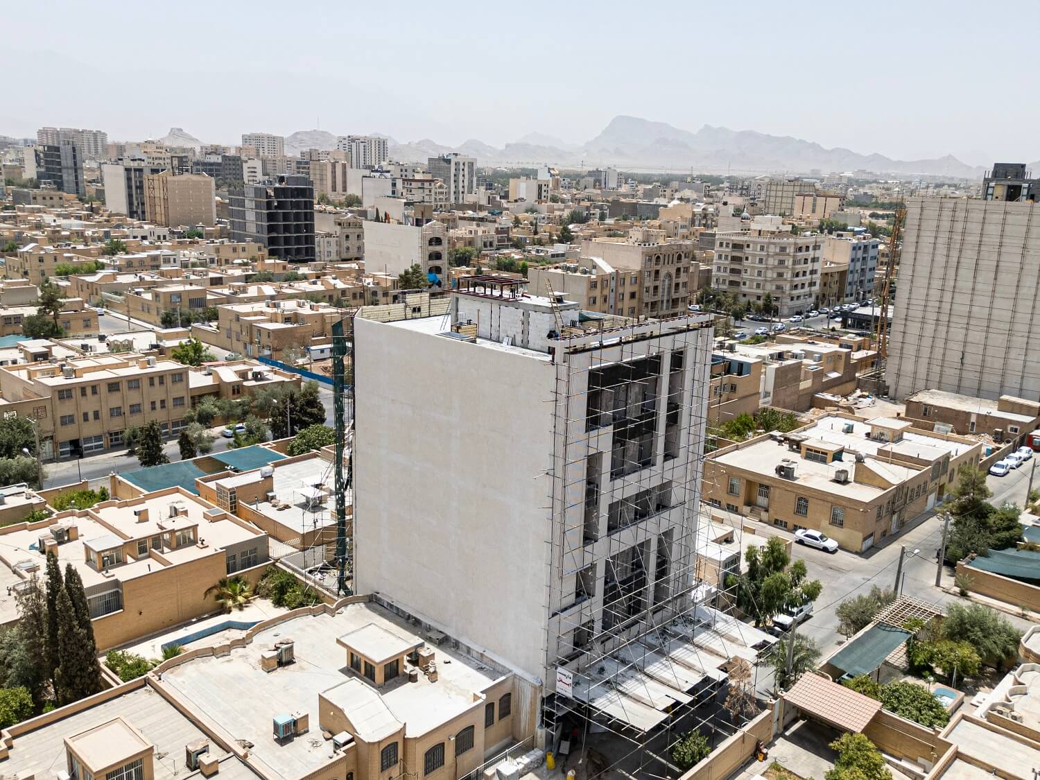 تکمیل دیورا ساختمان مسکونی ملاصدرا