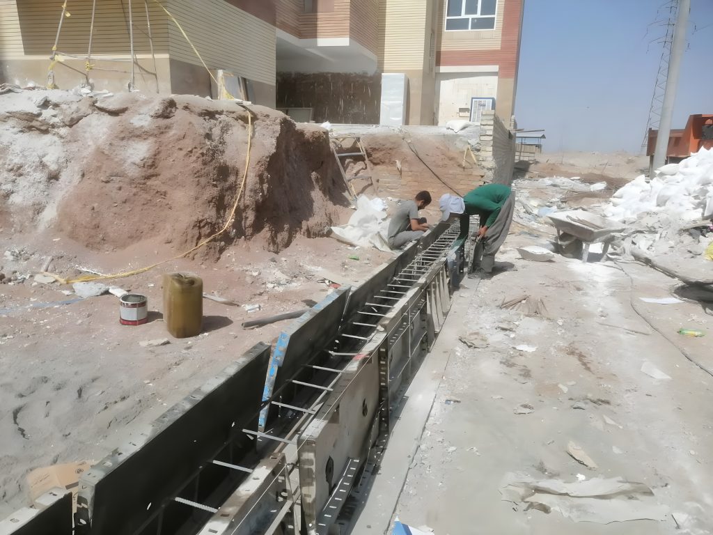 قالب بندی شناژ دیوار شرقی محوطه