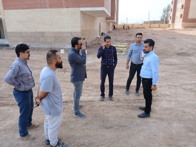 بازدید از محوطه مجتمع مسکونی