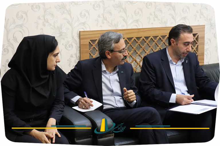 مدیر و عوامل بیمه ی سینا